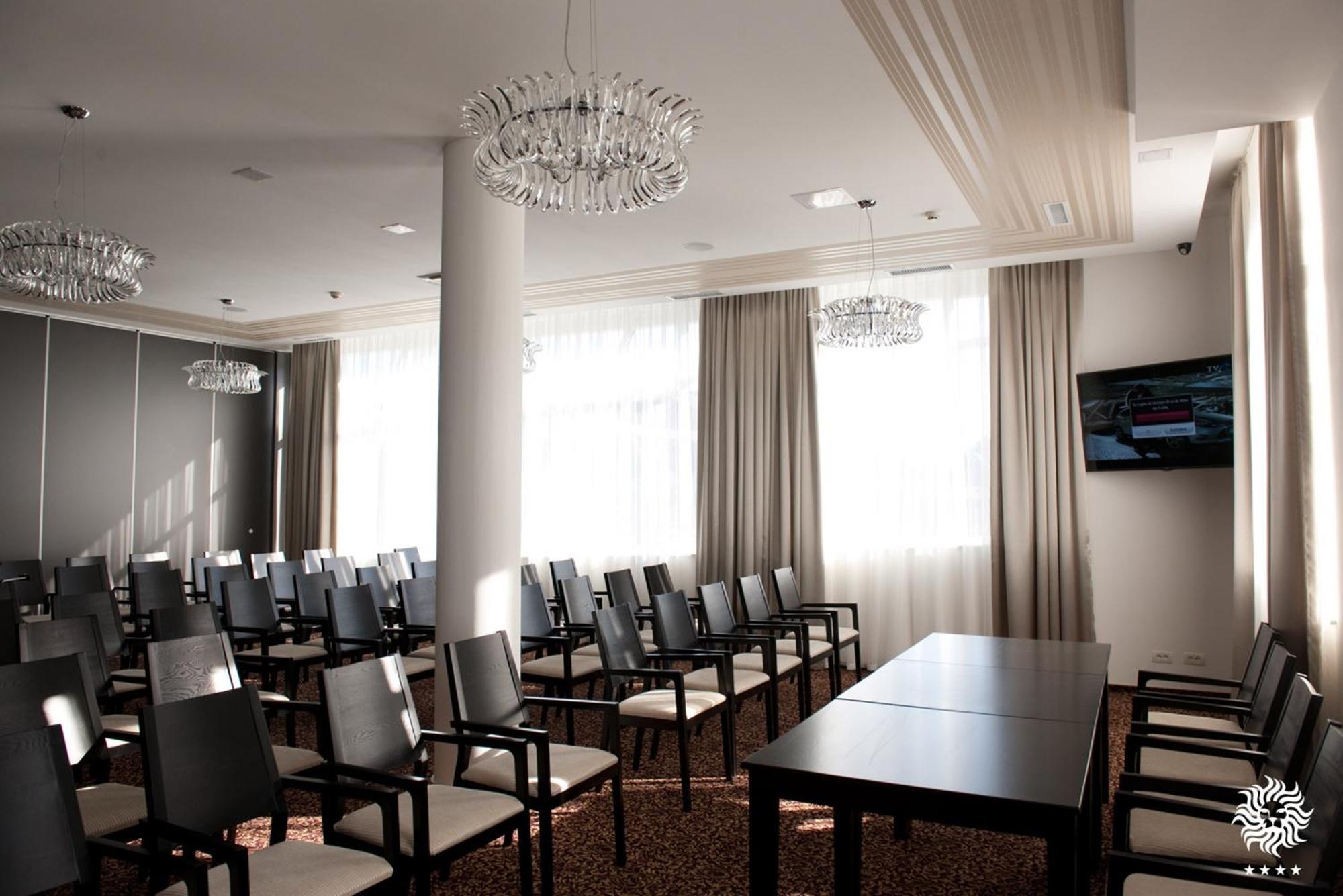 Hotel Leon & Spa Arad Ngoại thất bức ảnh
