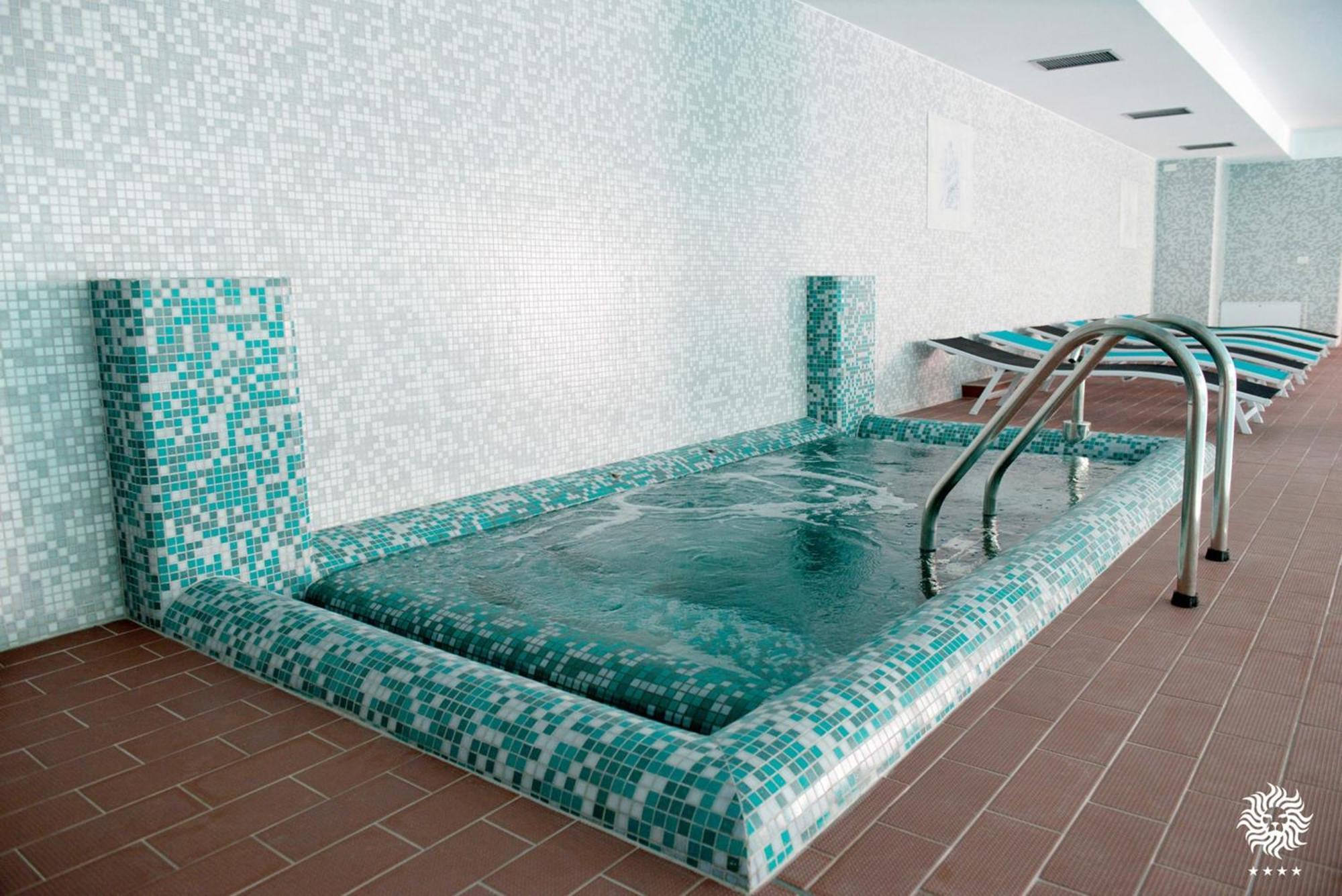 Hotel Leon & Spa Arad Ngoại thất bức ảnh