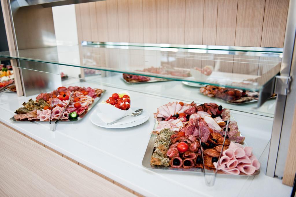 Hotel Leon & Spa Arad Ngoại thất bức ảnh