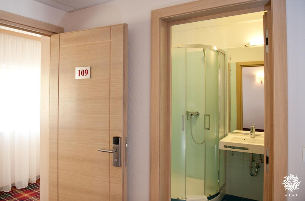 Hotel Leon & Spa Arad Phòng bức ảnh